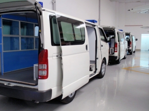 toyota-hiace-ambulance-conversion(1)        