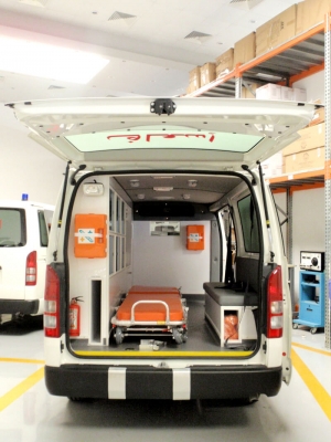 toyota-hiace-ambulance-conversion(8)        